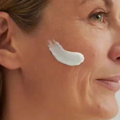 DAGCRÈME, - voor huid die regeneratie nodig heeft