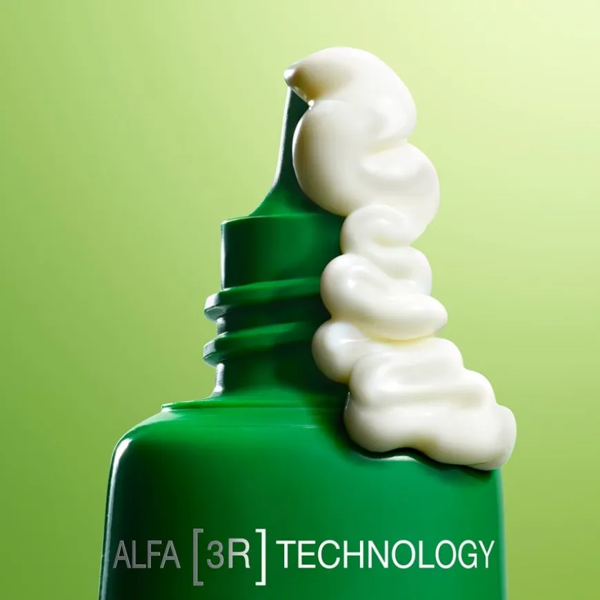 De crème voor oog- en lipcontouren