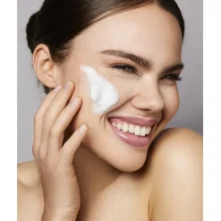 Reinigingsschuim met 91% rozenwater